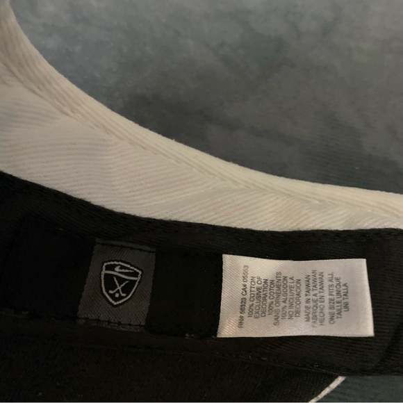 Vintage Nike Golf Visor Hat Cap Mens White Strapback Y2K Embroidered Logo - Picture 7 of 8